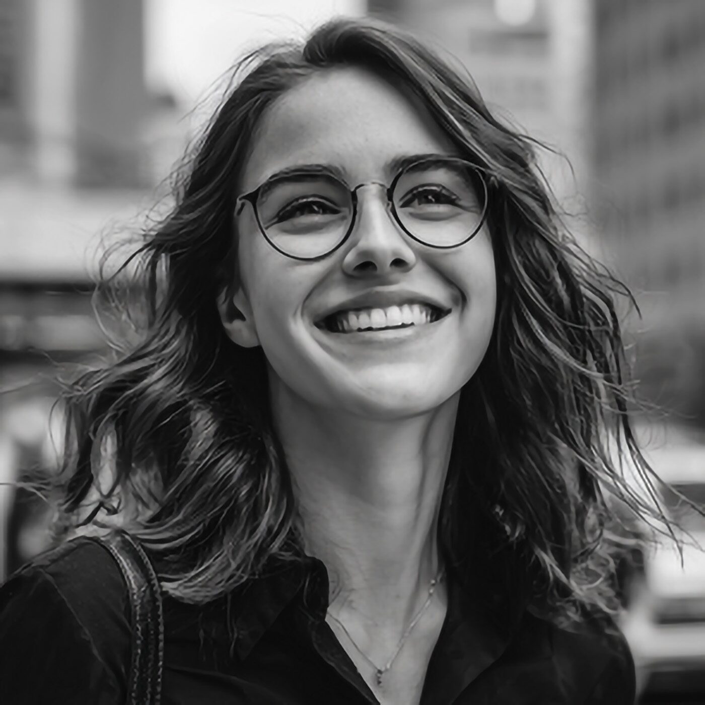 Porteur de lunettes, visuel du catalogue KOPTICAL 2026 pour Klear Seven