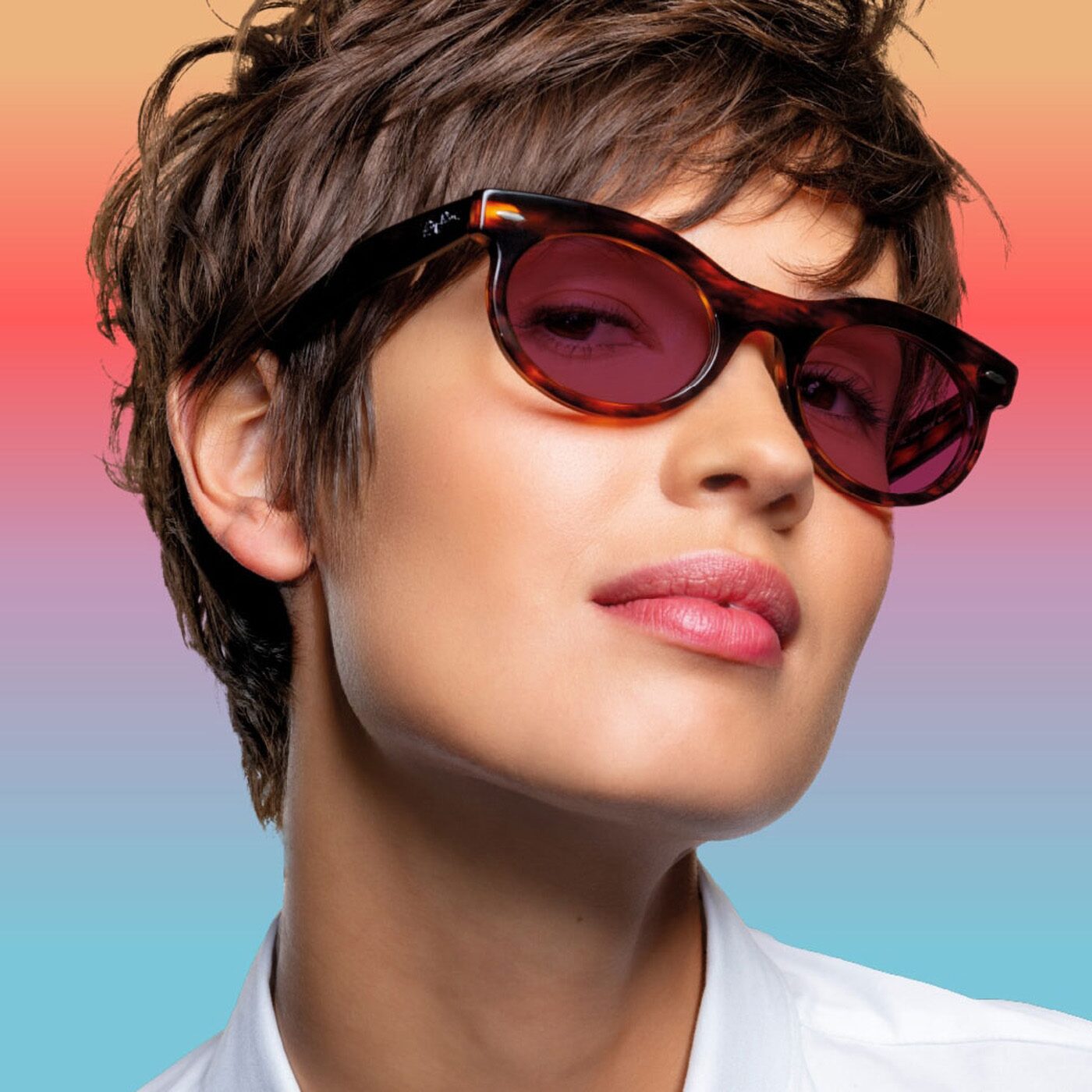 Porteur de lunettes, visuel du catalogue KOPTICAL 2026 pour Transitions® GEN S